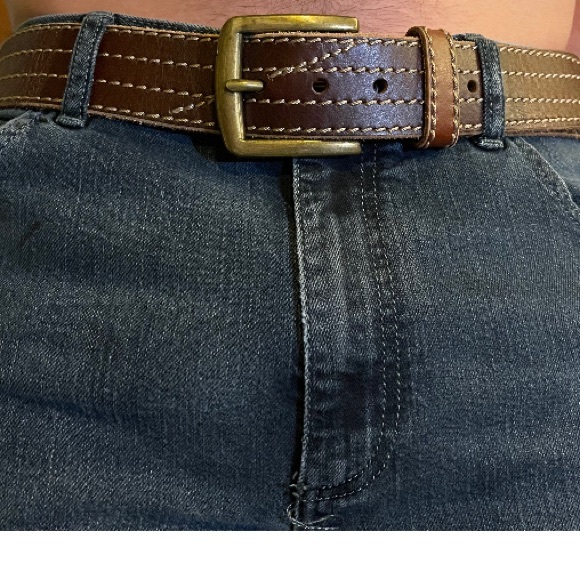 Leather belt fits size 34 waist - Picture 2 of 2